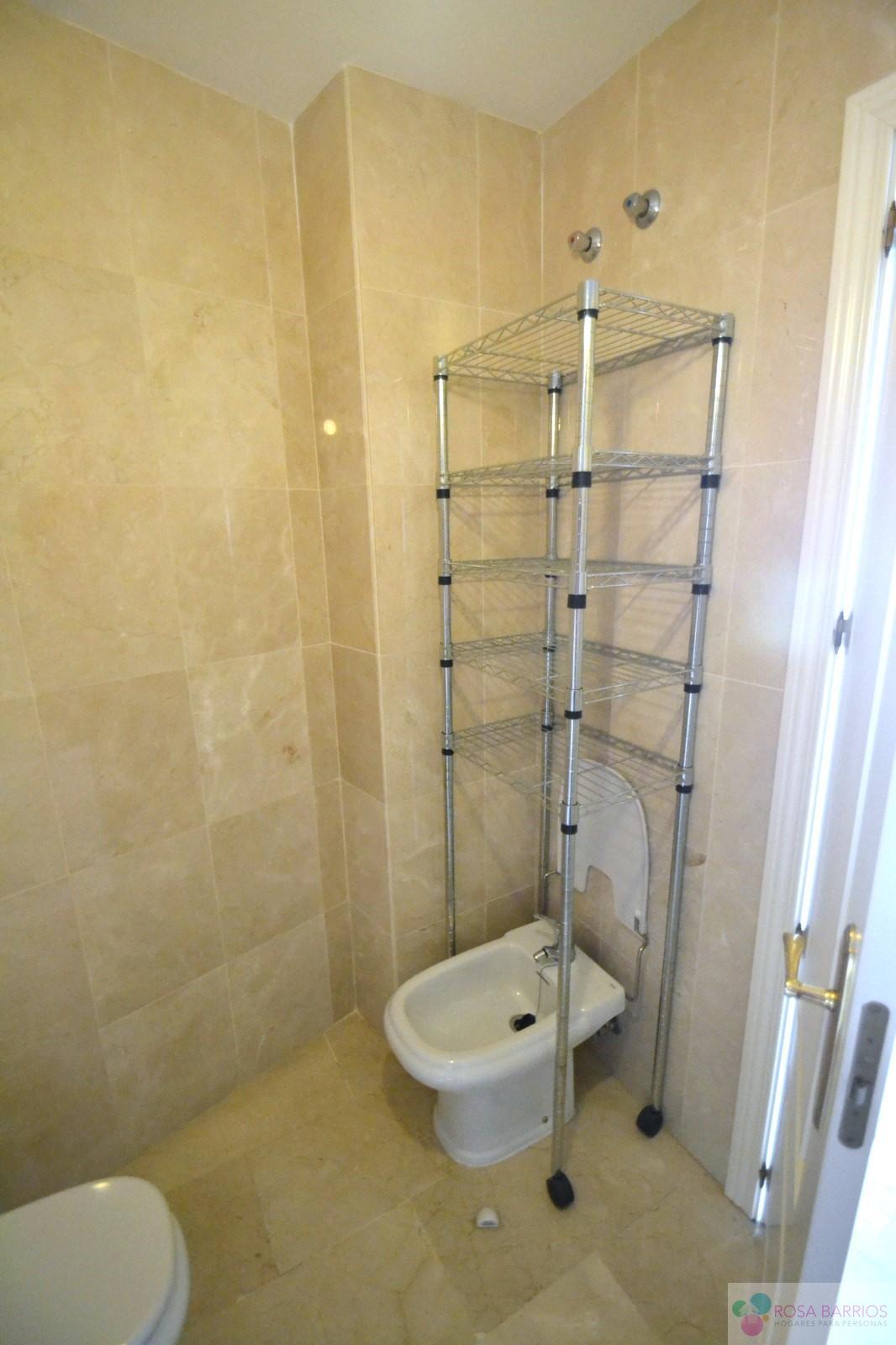 Suite bathroom