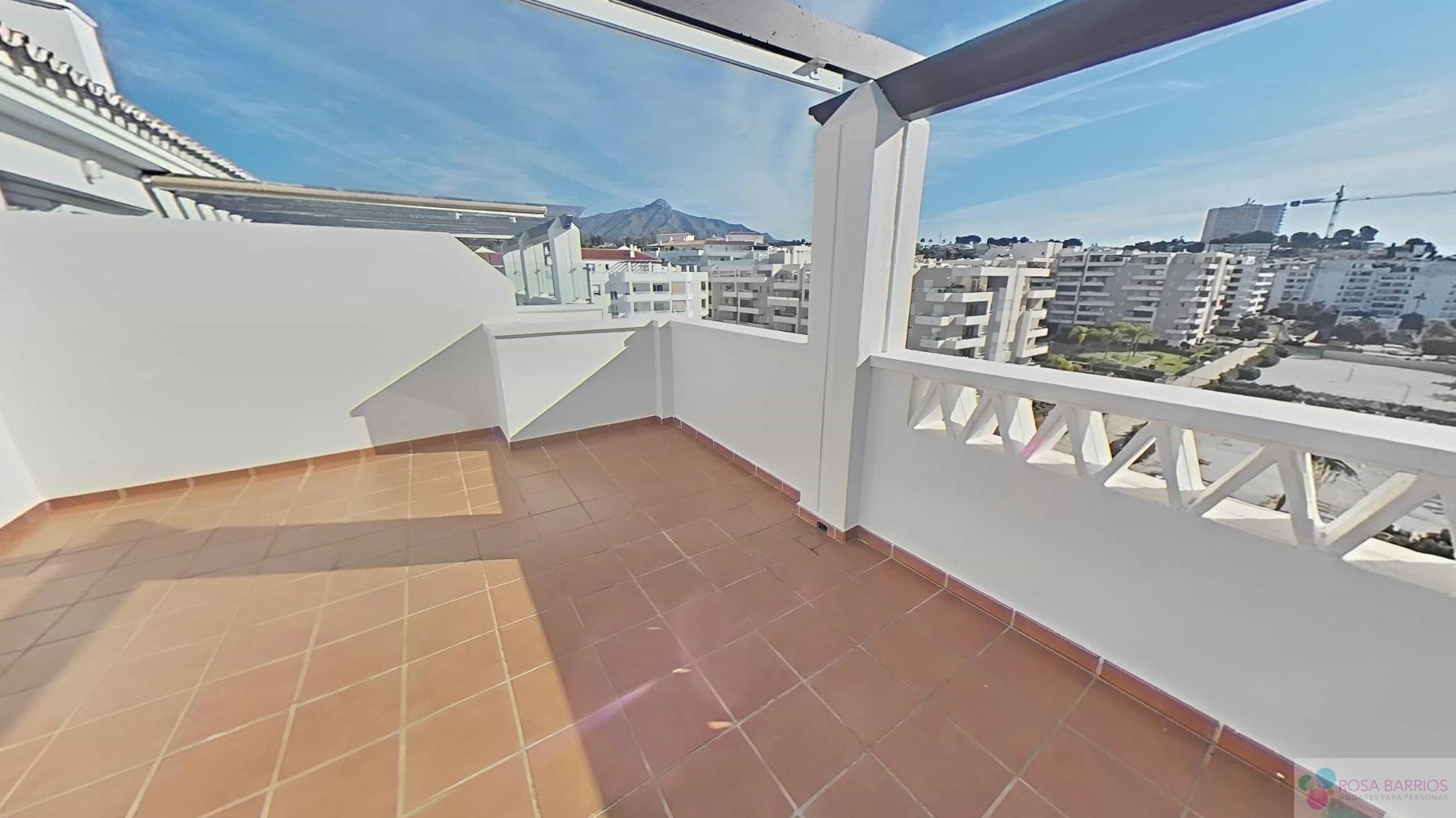For sale of penthouse in Nueva Andalucía