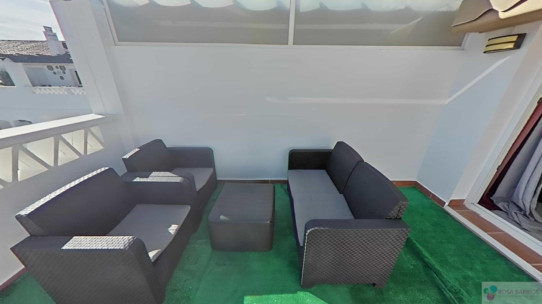 For sale of penthouse in Nueva Andalucía