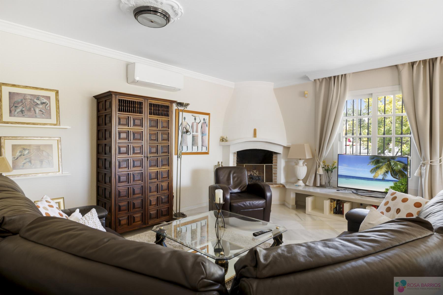 For sale of villa in Nueva Andalucía