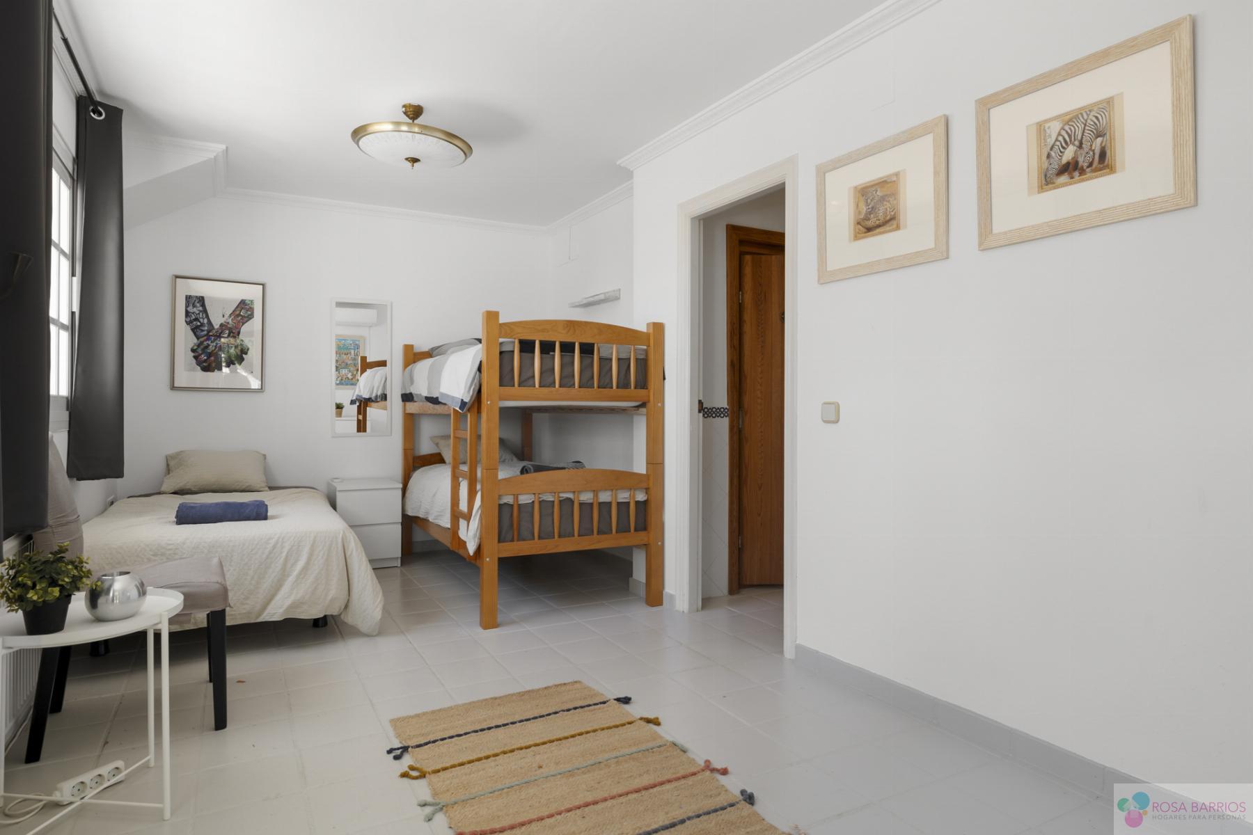 For sale of villa in Nueva Andalucía