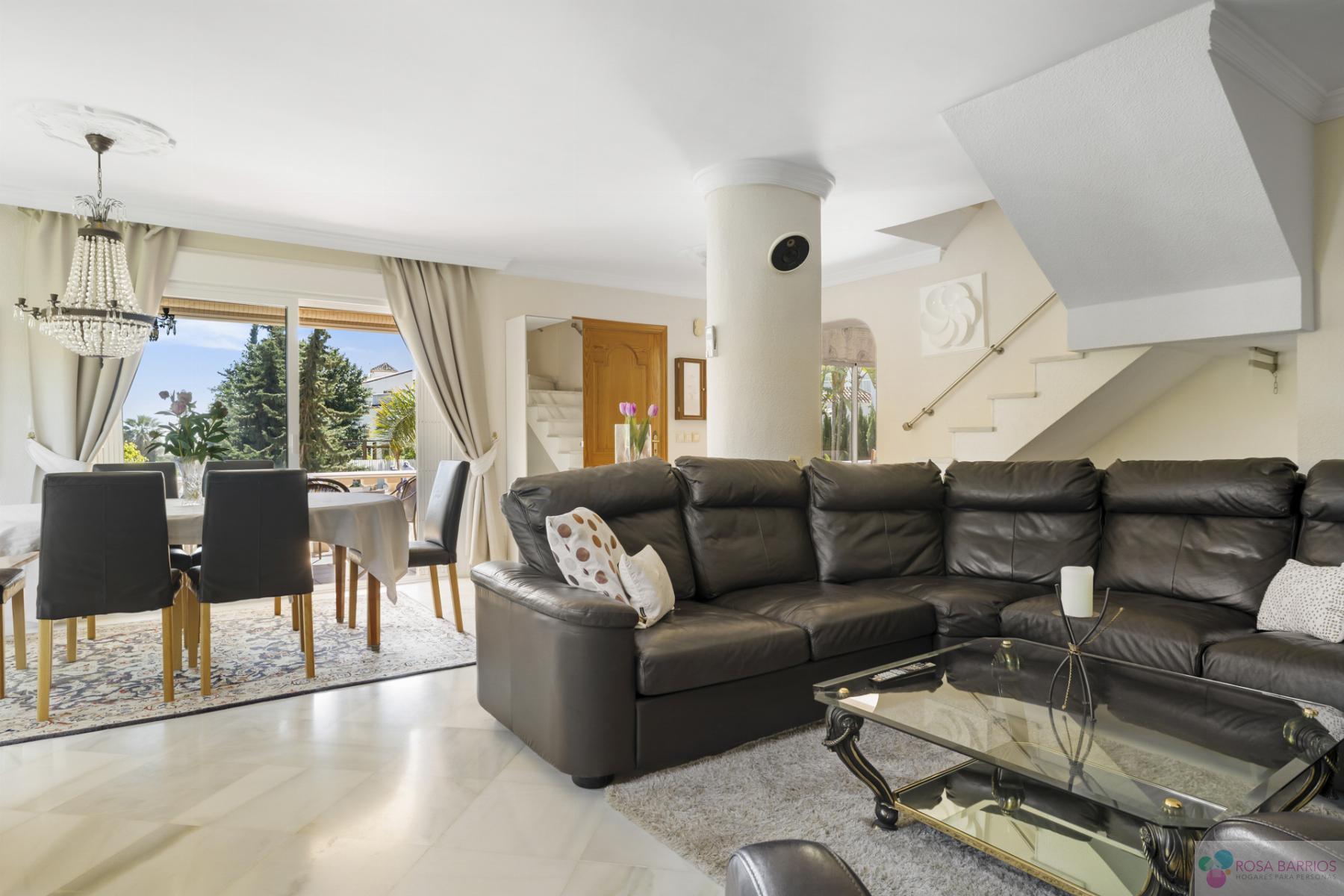 For sale of villa in Nueva Andalucía