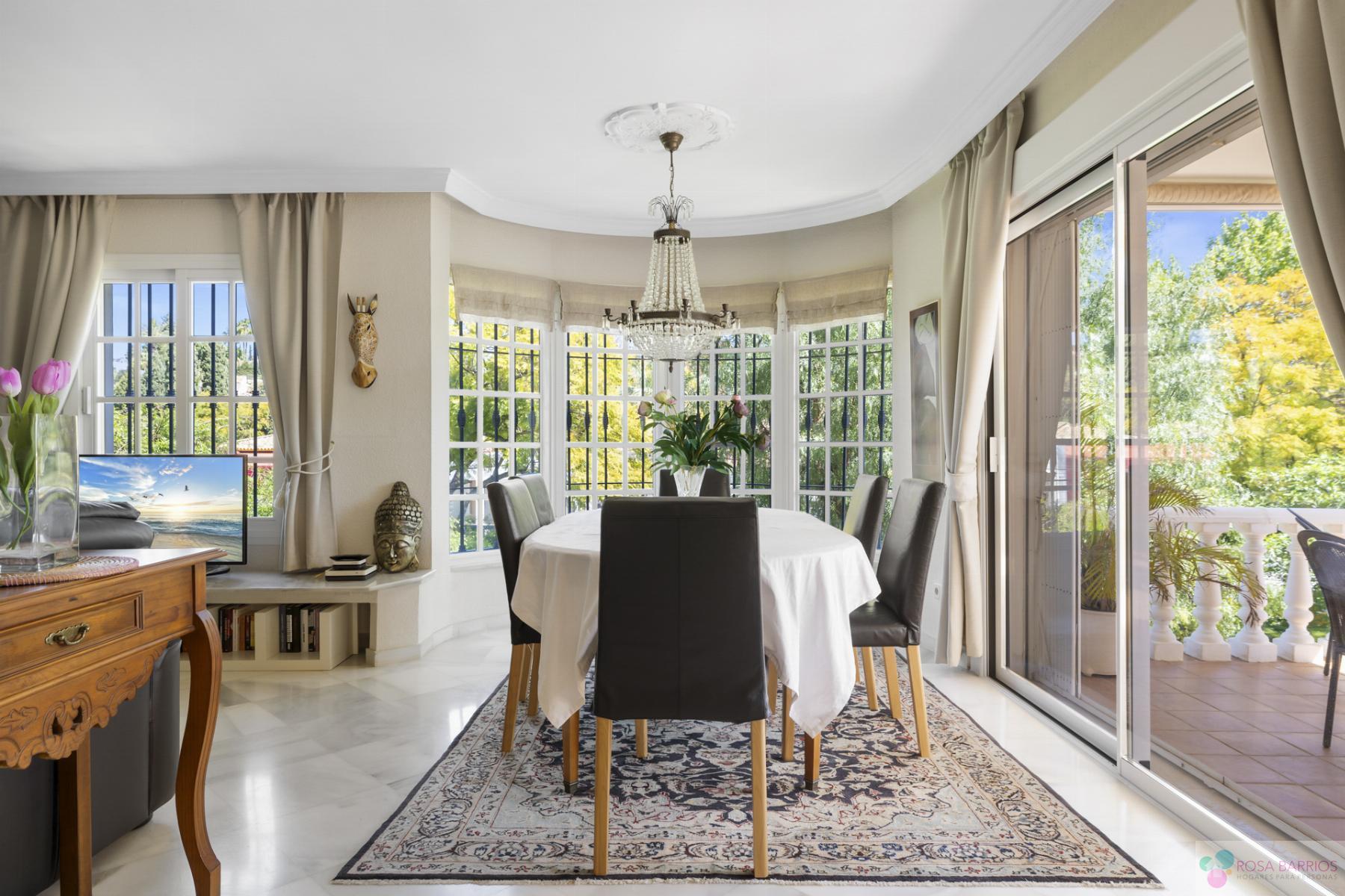 For sale of villa in Nueva Andalucía