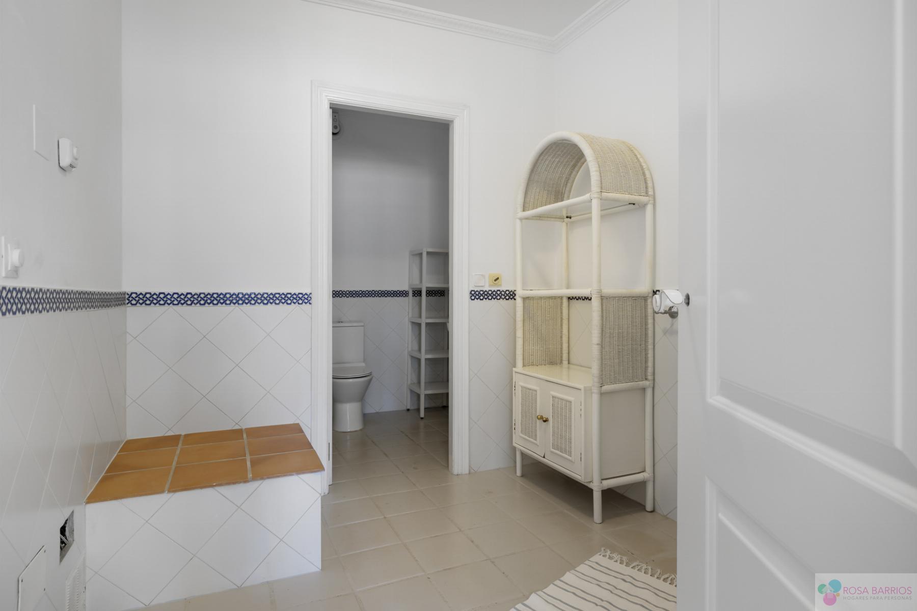 For sale of villa in Nueva Andalucía