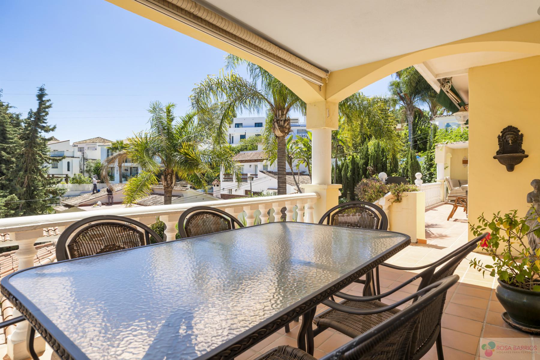 For sale of villa in Nueva Andalucía
