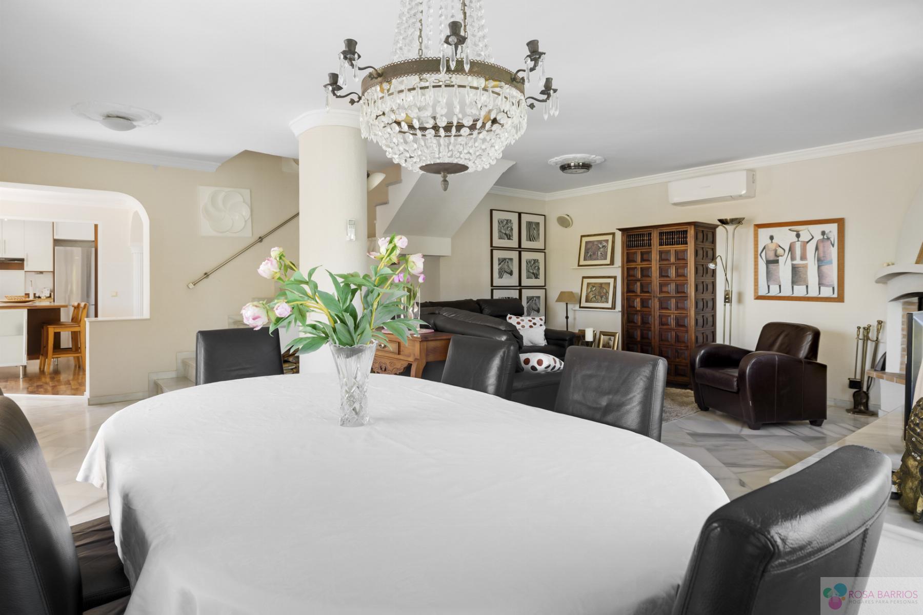 For sale of villa in Nueva Andalucía