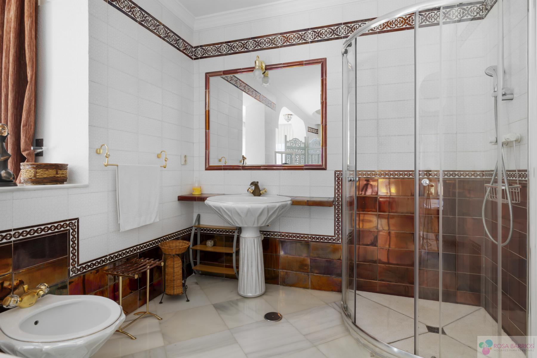For sale of villa in Nueva Andalucía
