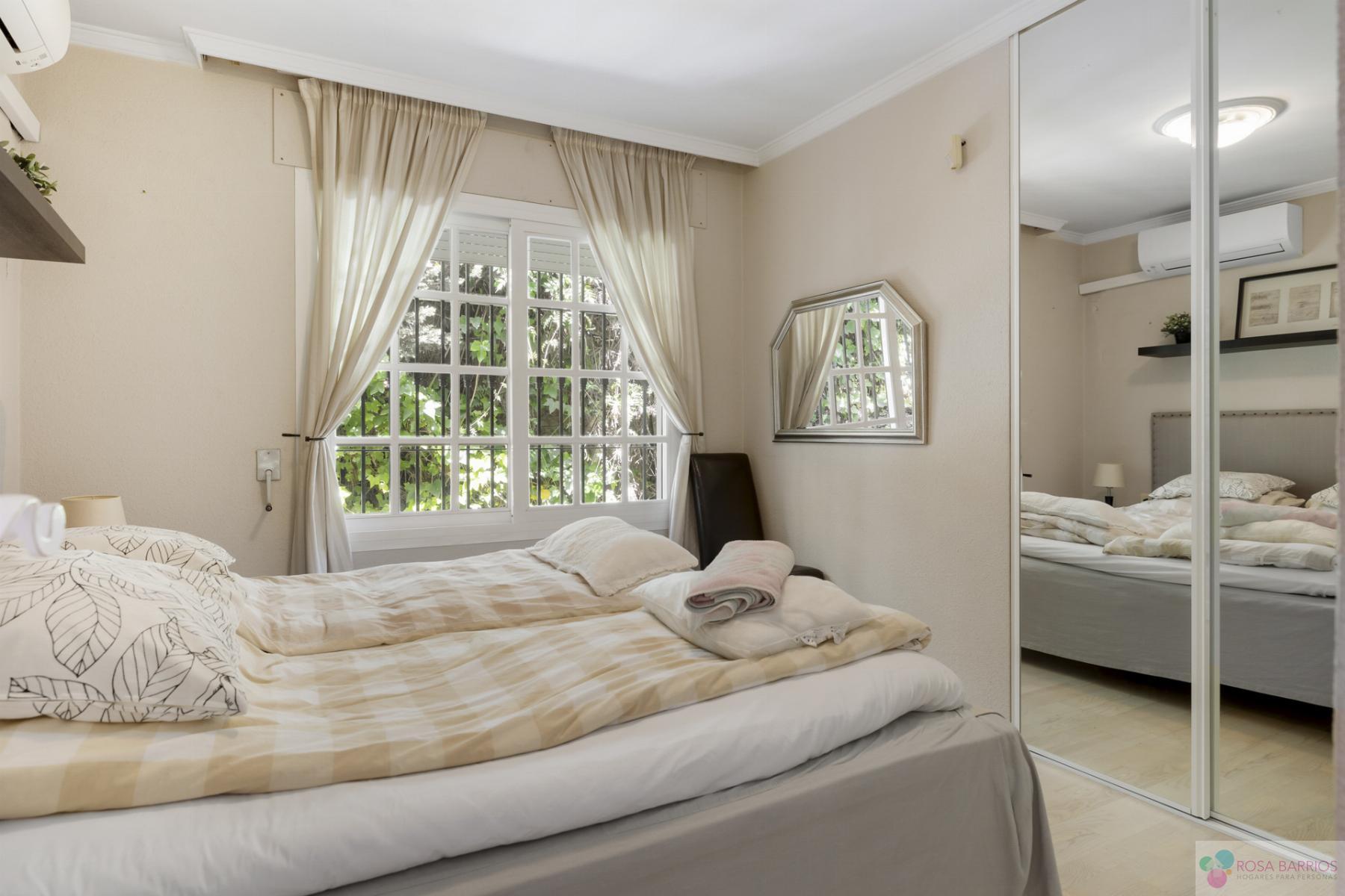 For sale of villa in Nueva Andalucía