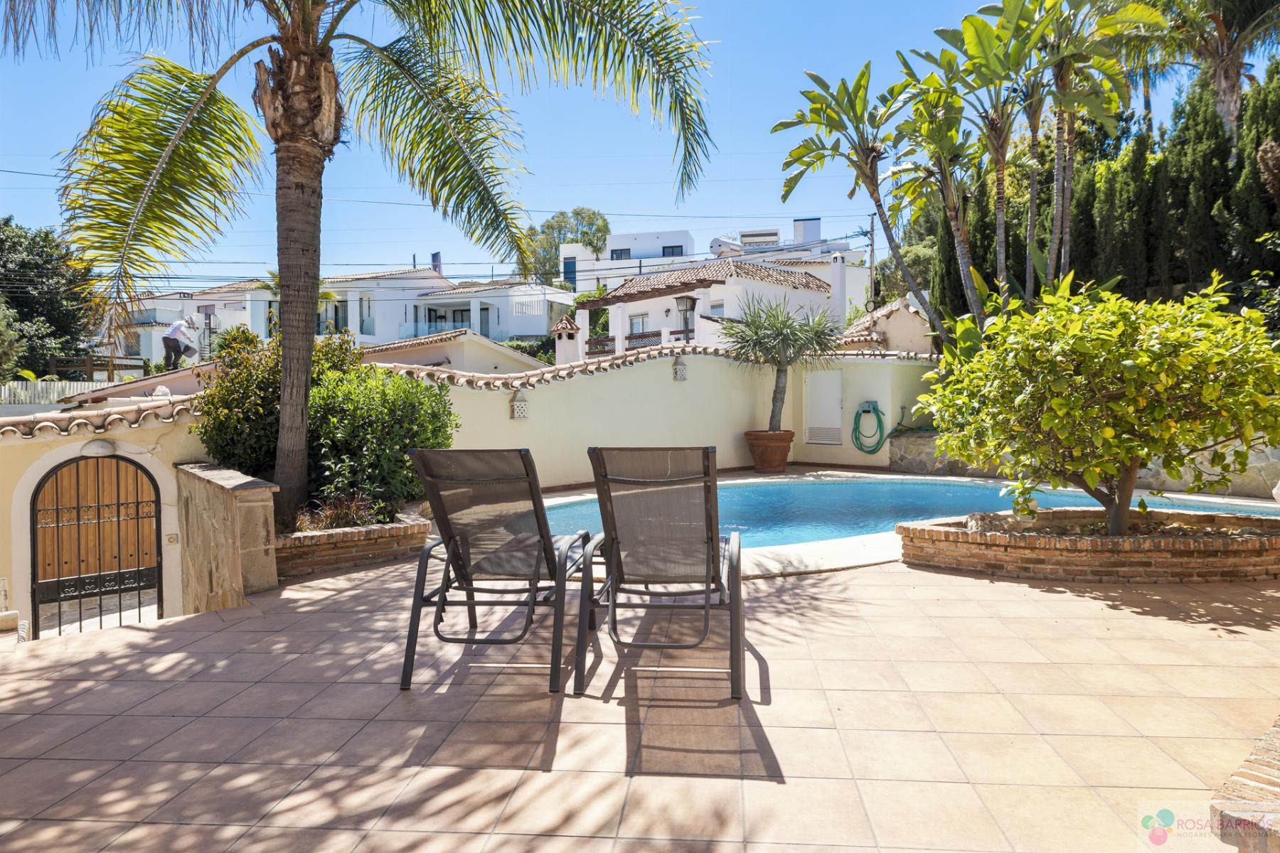 For sale of villa in Nueva Andalucía