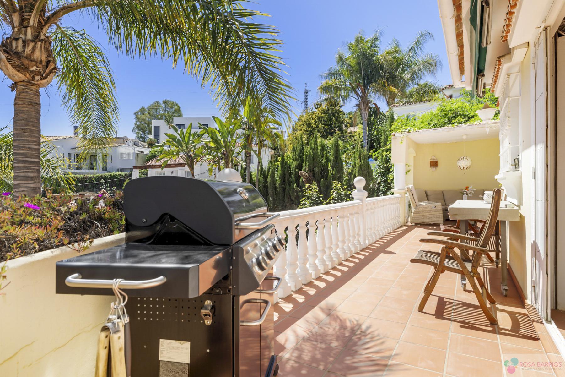 For sale of villa in Nueva Andalucía