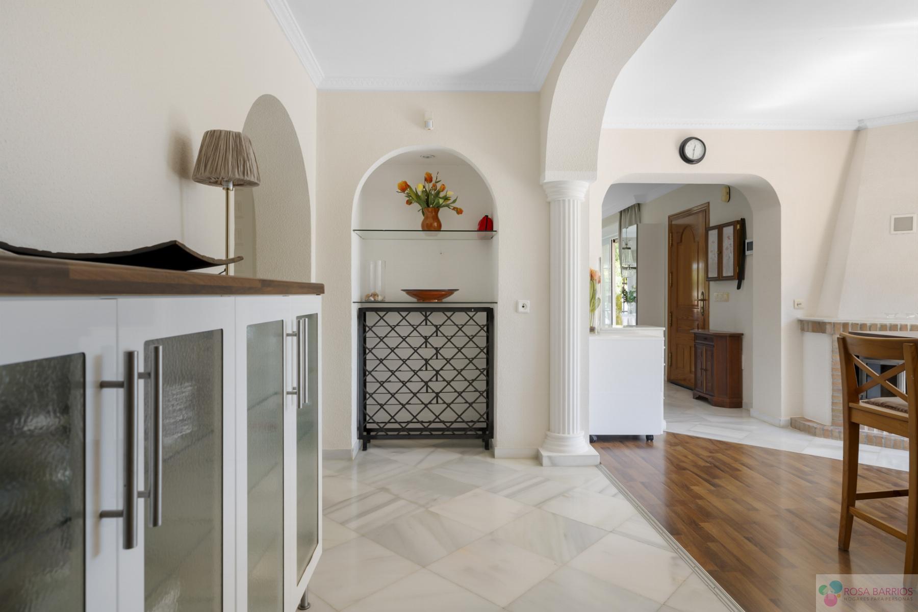 For sale of villa in Nueva Andalucía