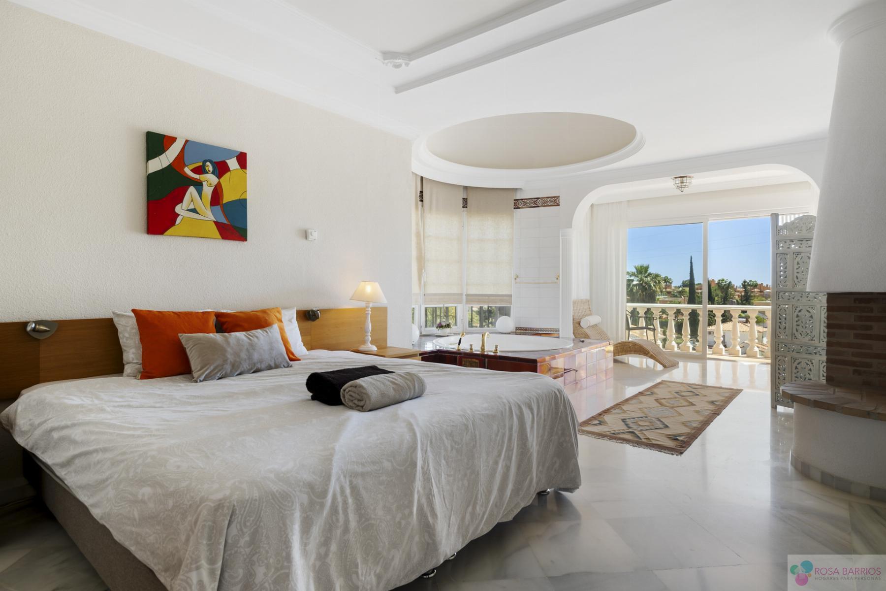 For sale of villa in Nueva Andalucía