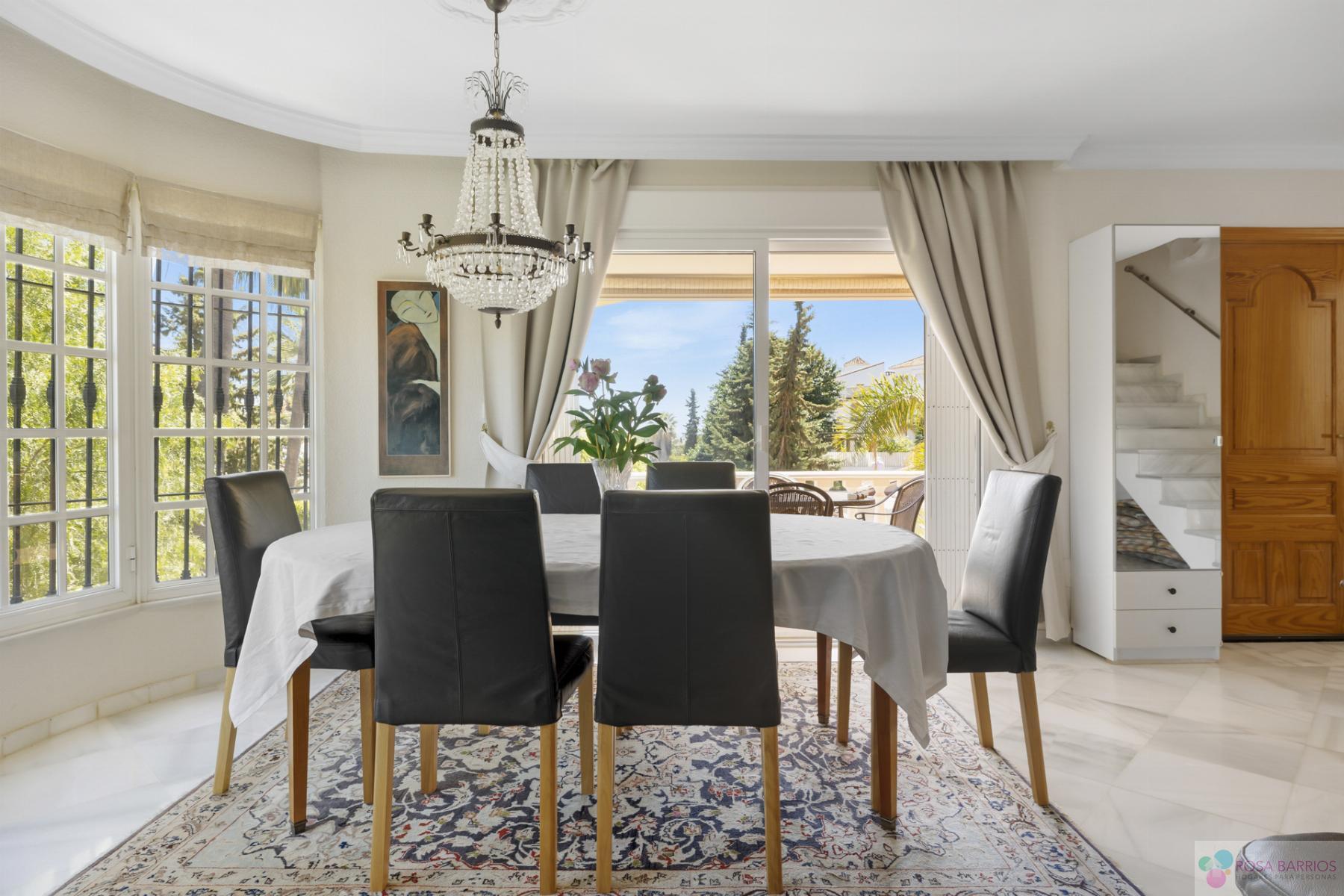 For sale of villa in Nueva Andalucía