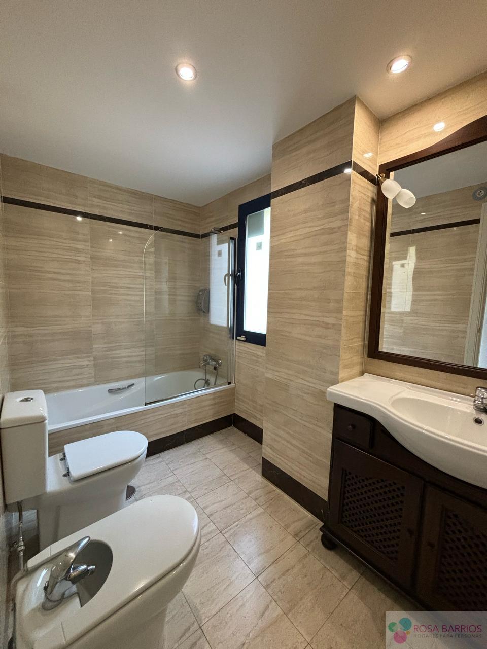Suite bathroom