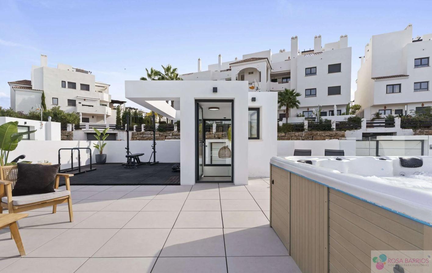 For sale of chalet in Estepona