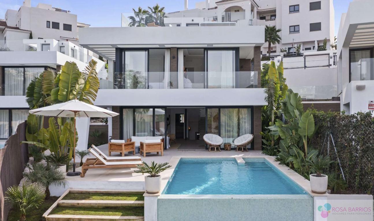 For sale of chalet in Estepona