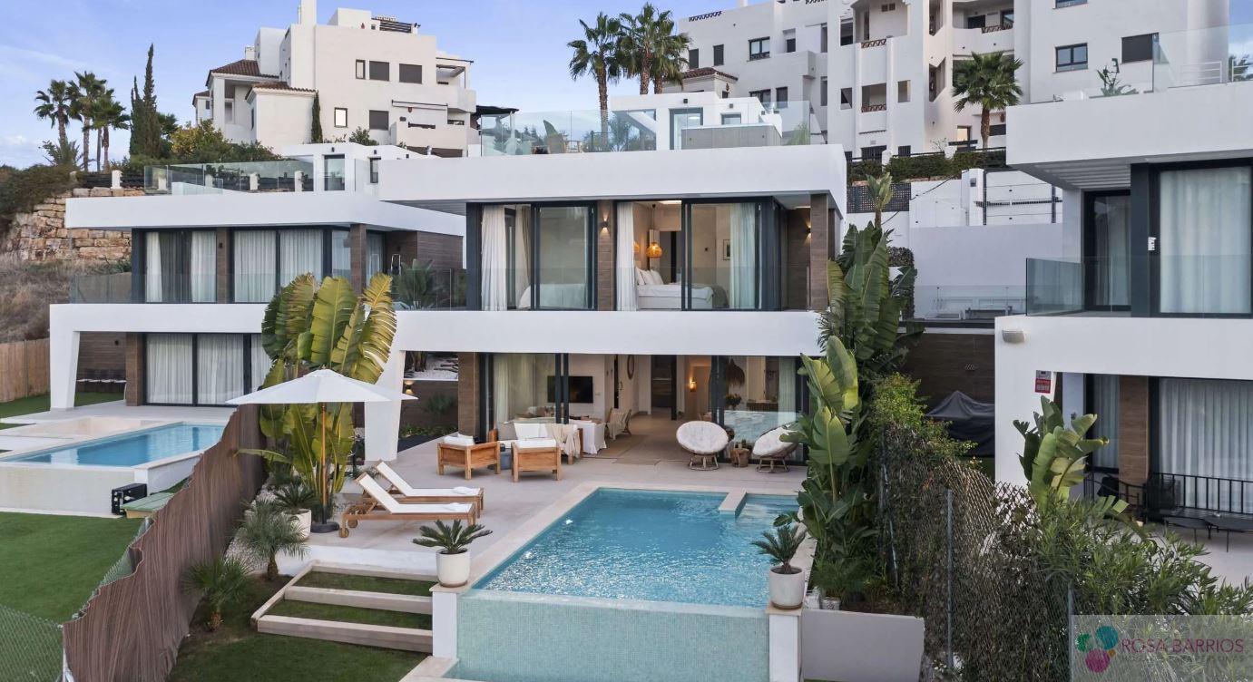 For sale of chalet in Estepona