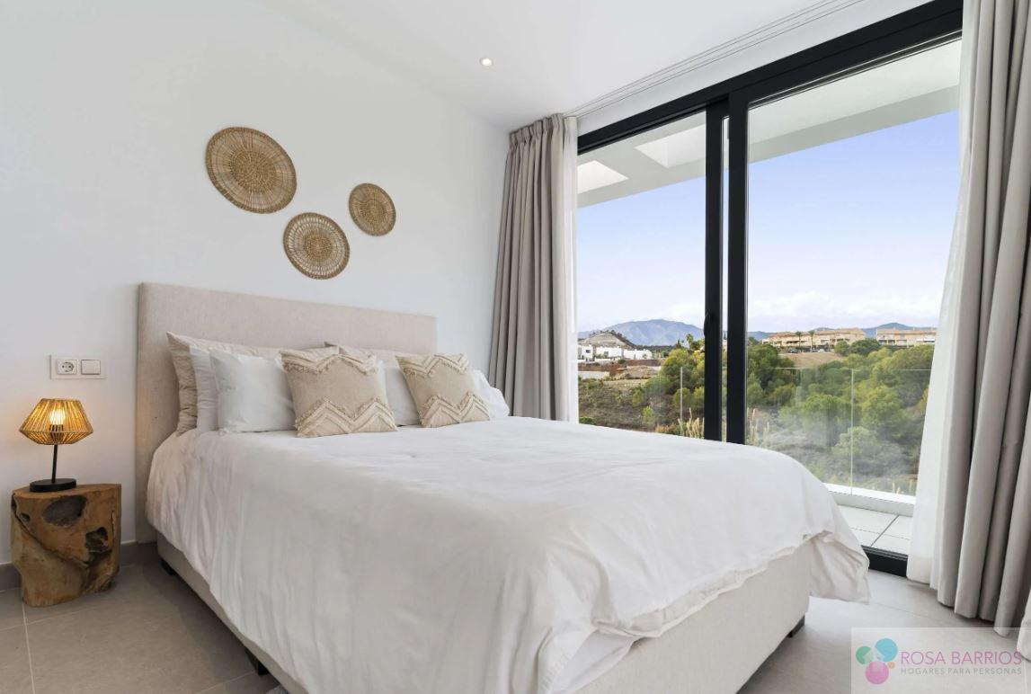 For sale of chalet in Estepona