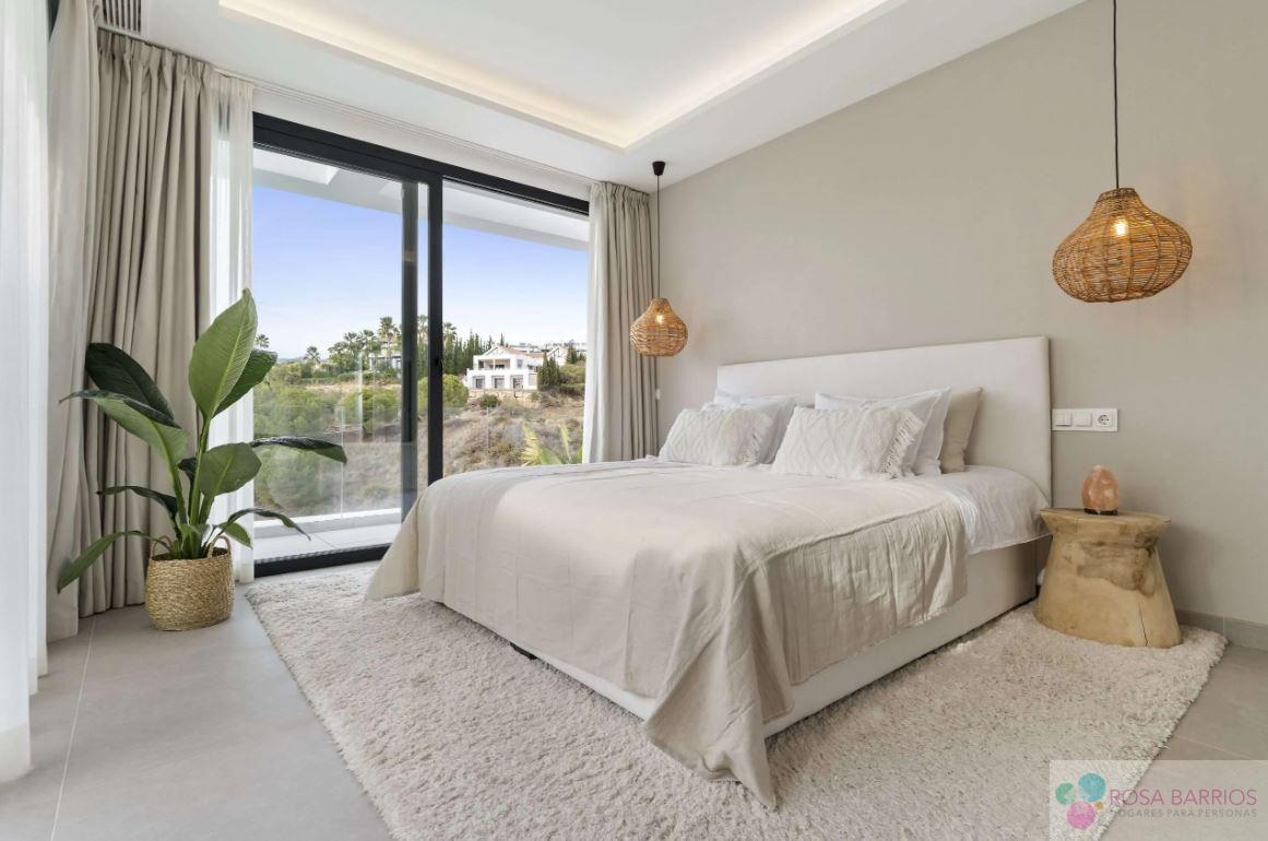 For sale of chalet in Estepona