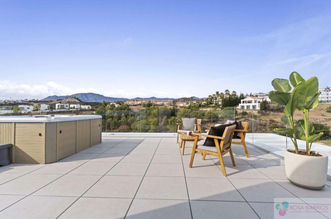For sale of chalet in Estepona