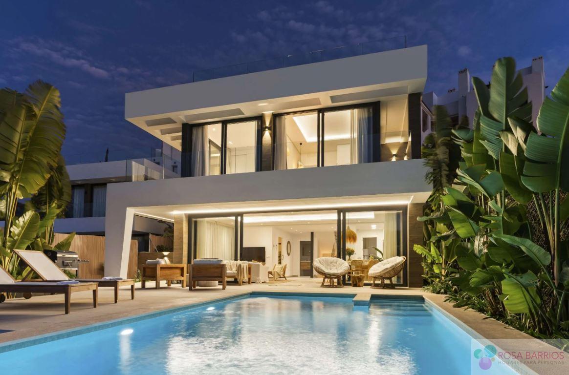 For sale of chalet in Estepona