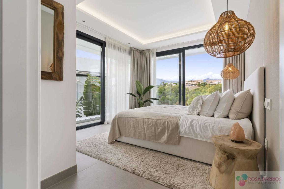 For sale of chalet in Estepona