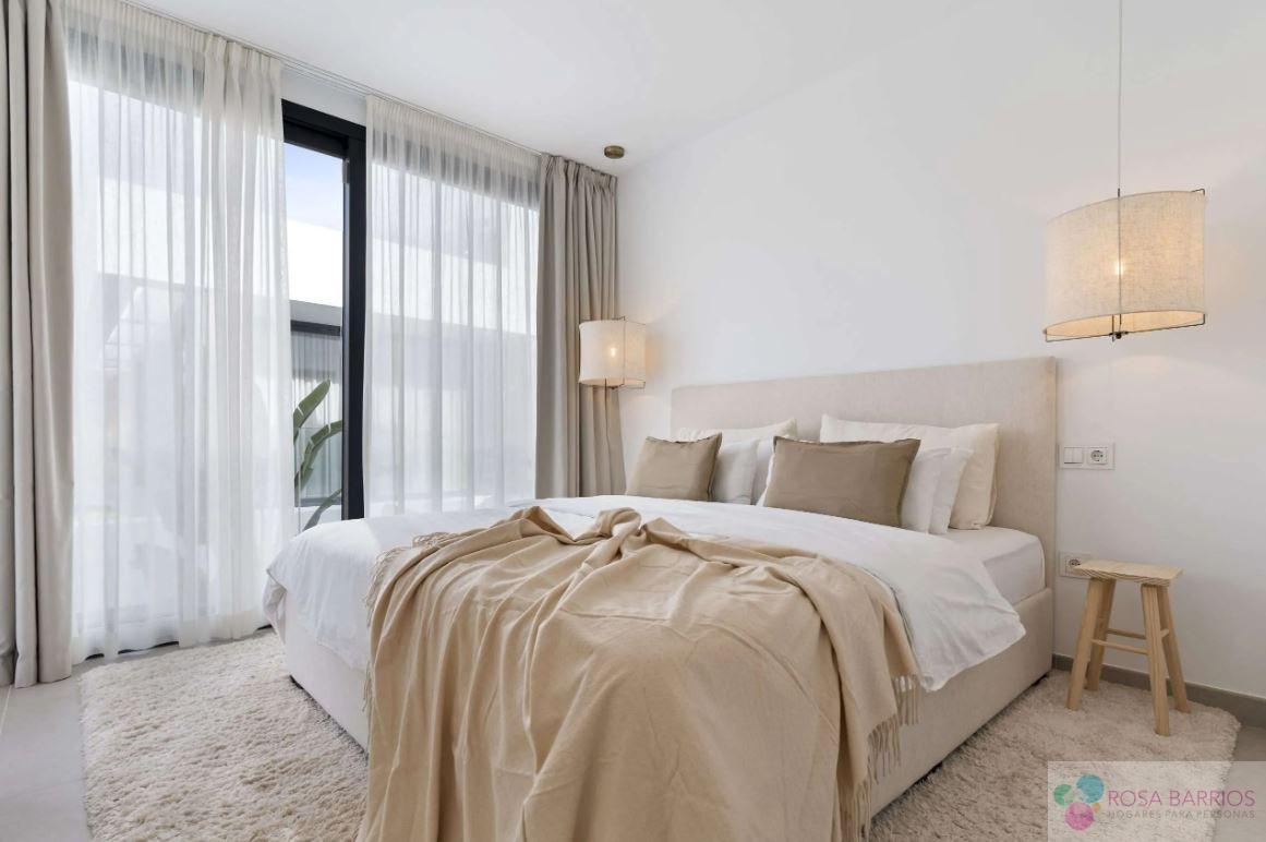 For sale of chalet in Estepona