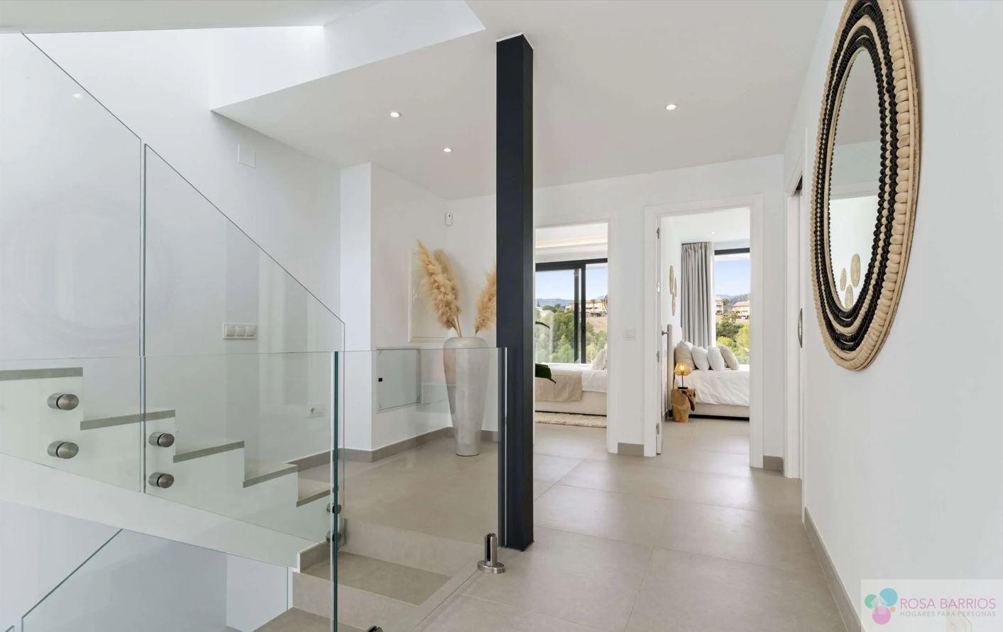 For sale of chalet in Estepona