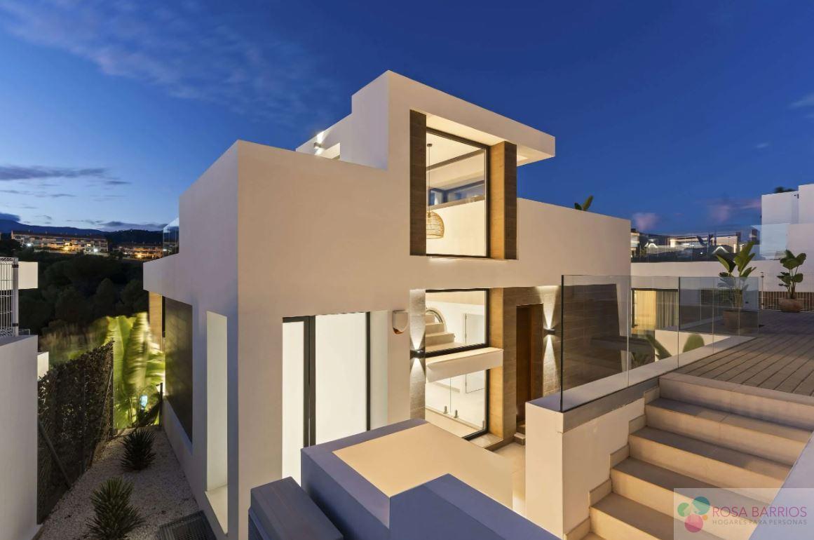 For sale of chalet in Estepona