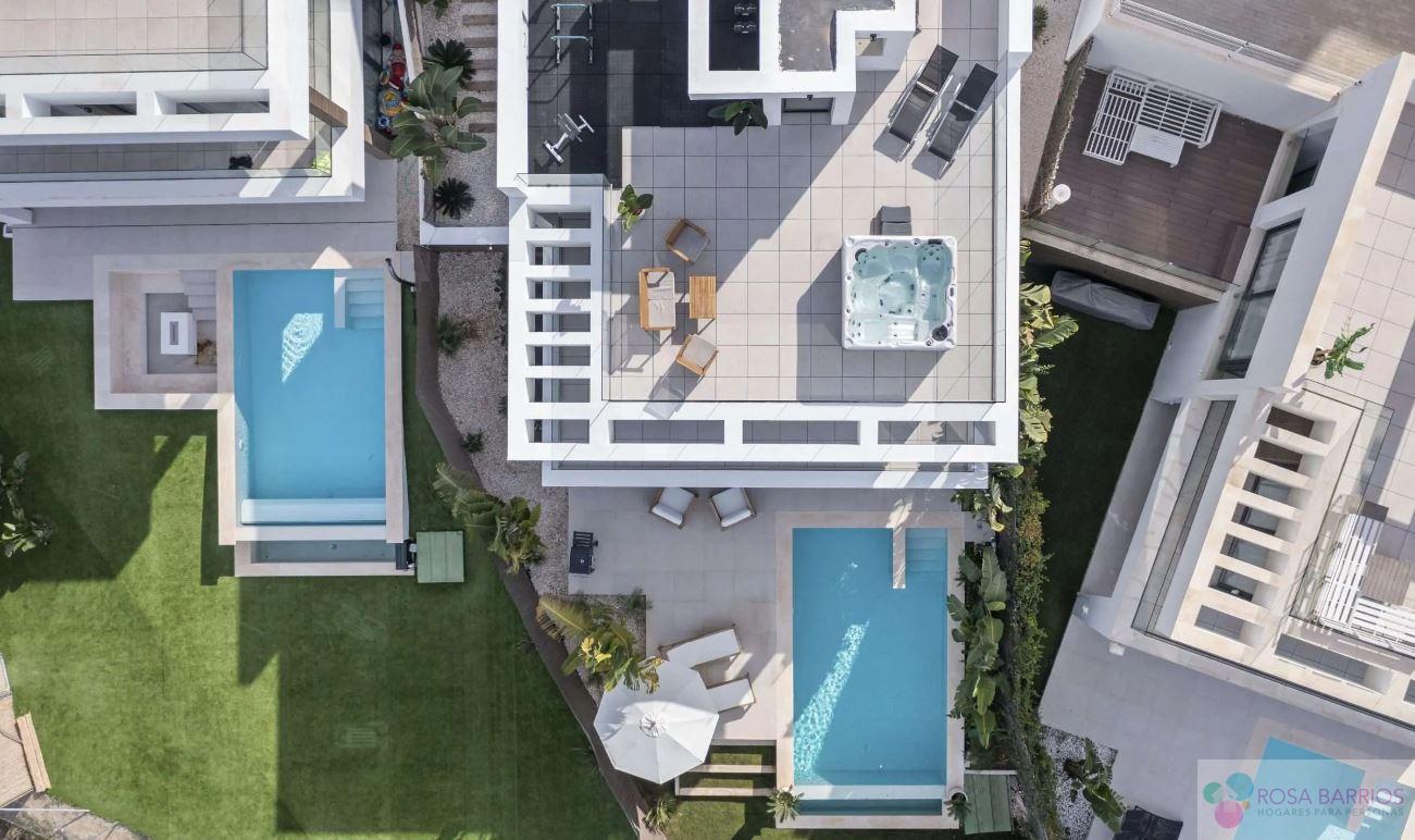 For sale of chalet in Estepona