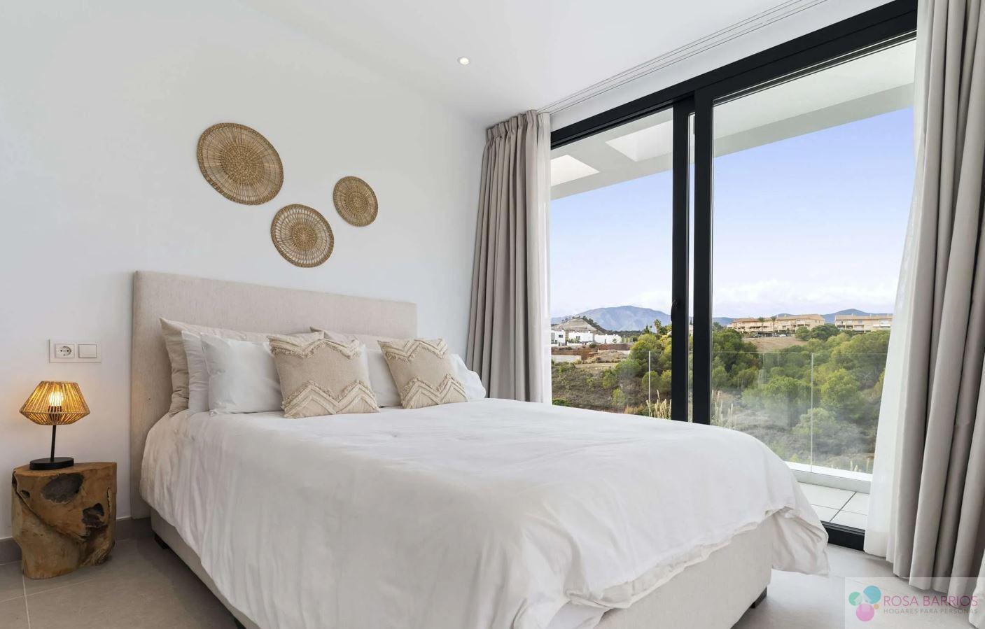 For sale of chalet in Estepona