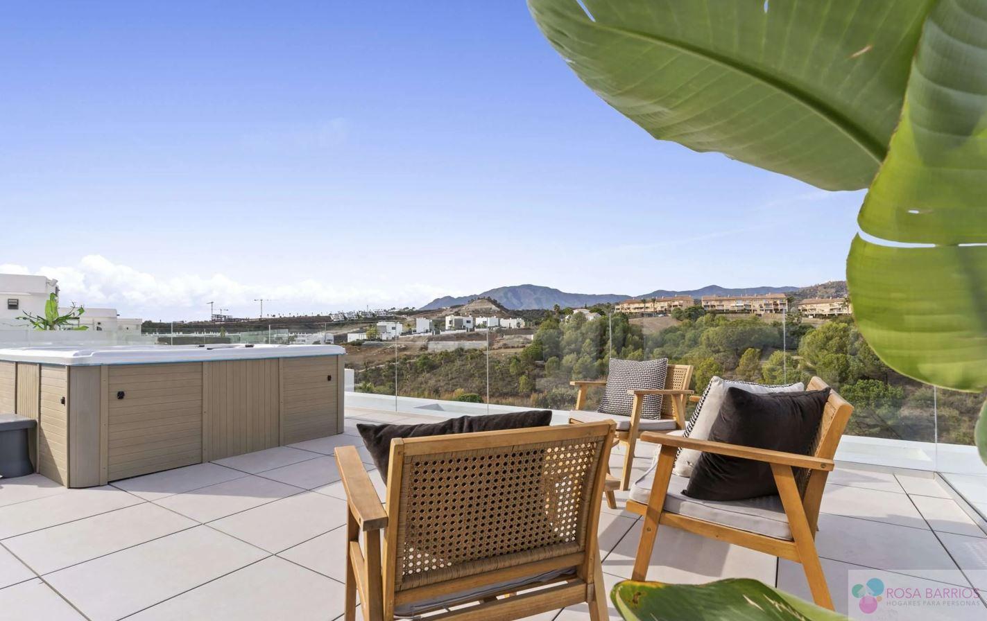 For sale of chalet in Estepona