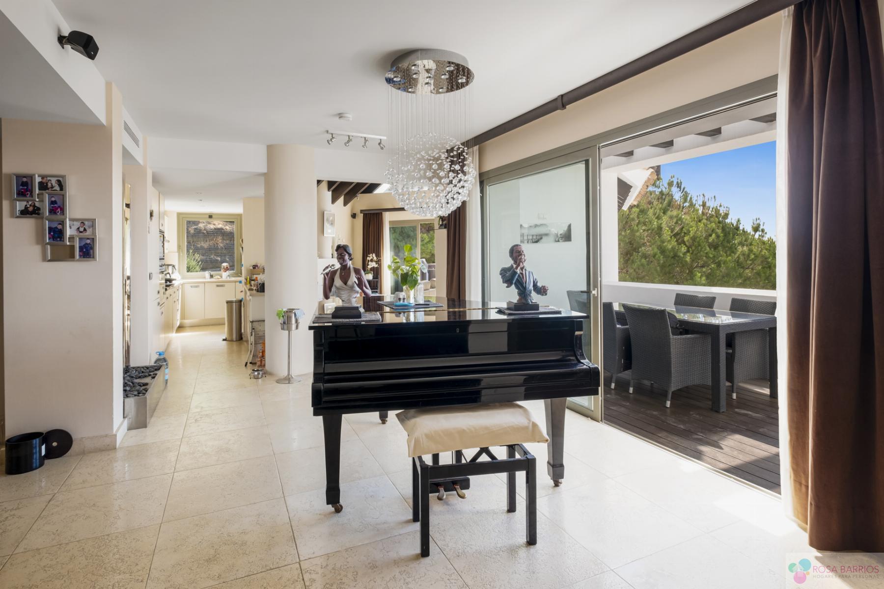 For sale of penthouse in Benahavís