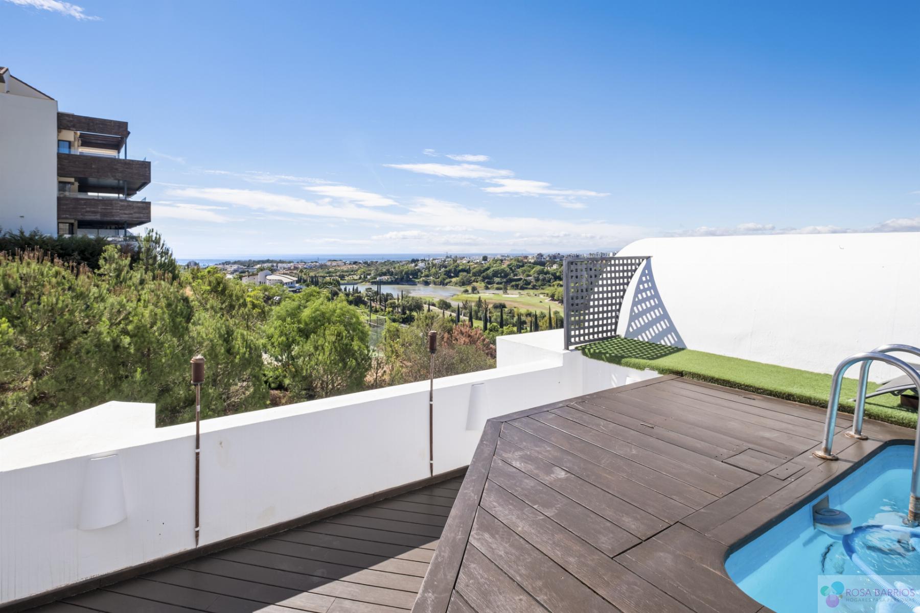 For sale of penthouse in Benahavís