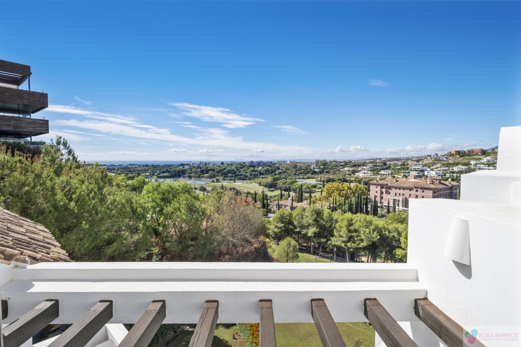 For sale of penthouse in Benahavís