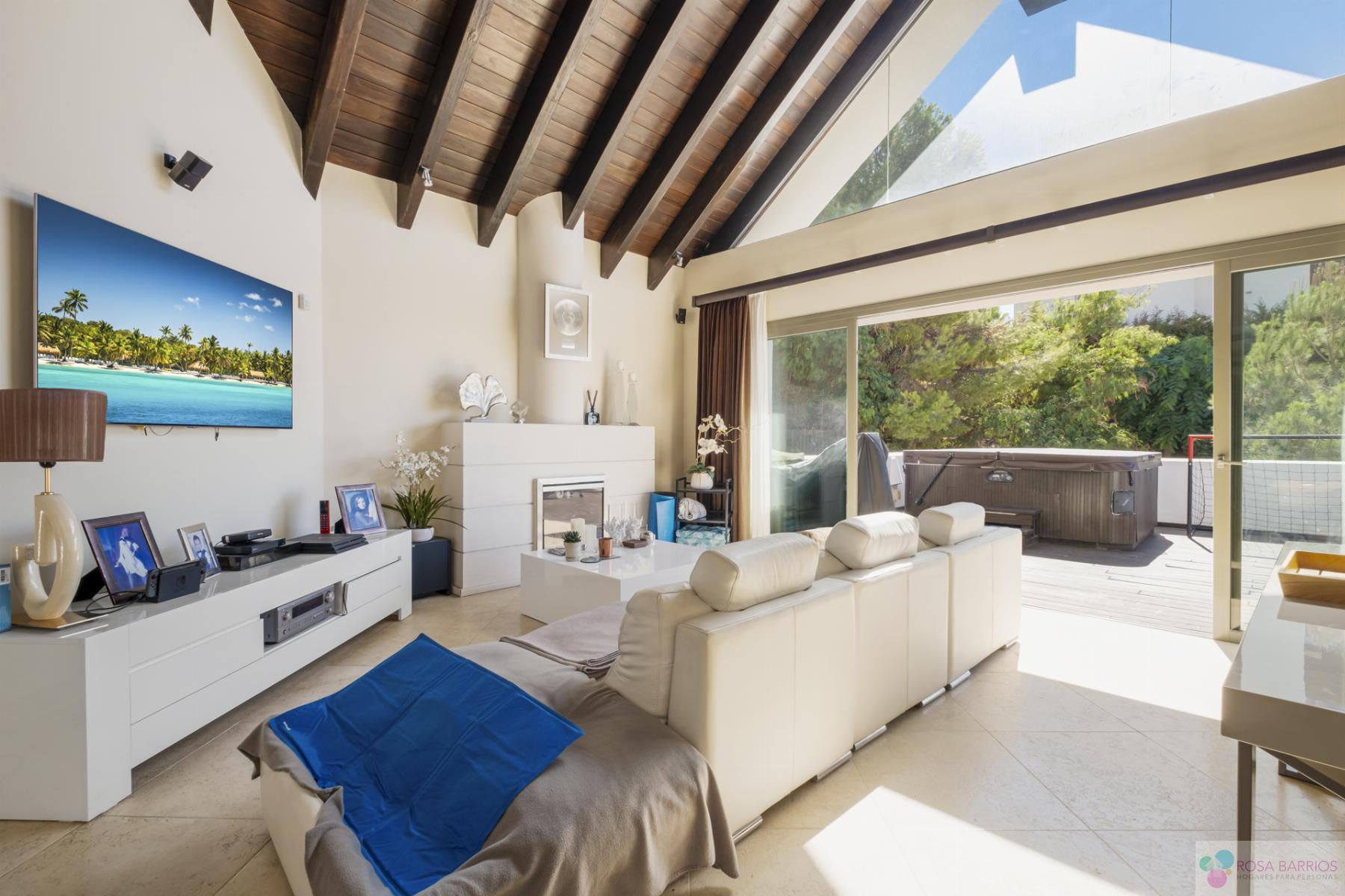 For sale of penthouse in Benahavís