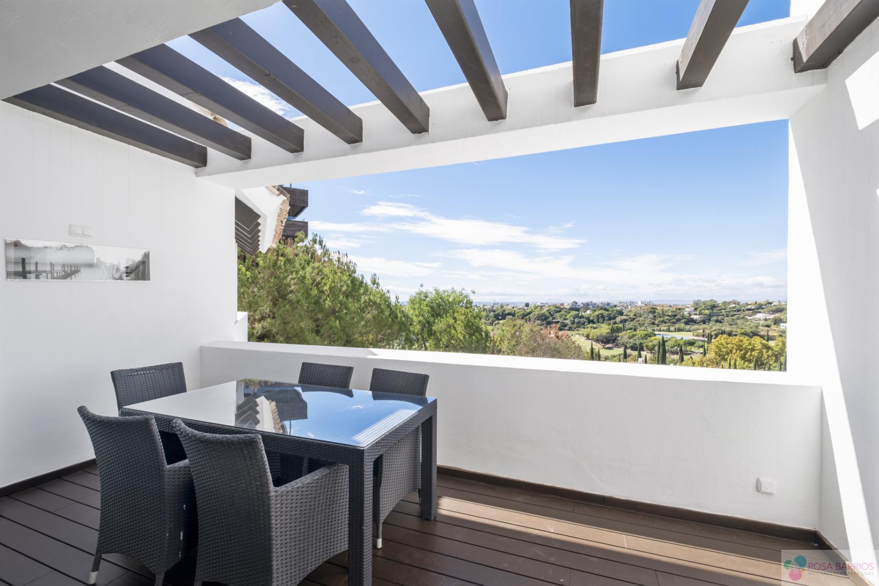 For sale of penthouse in Benahavís