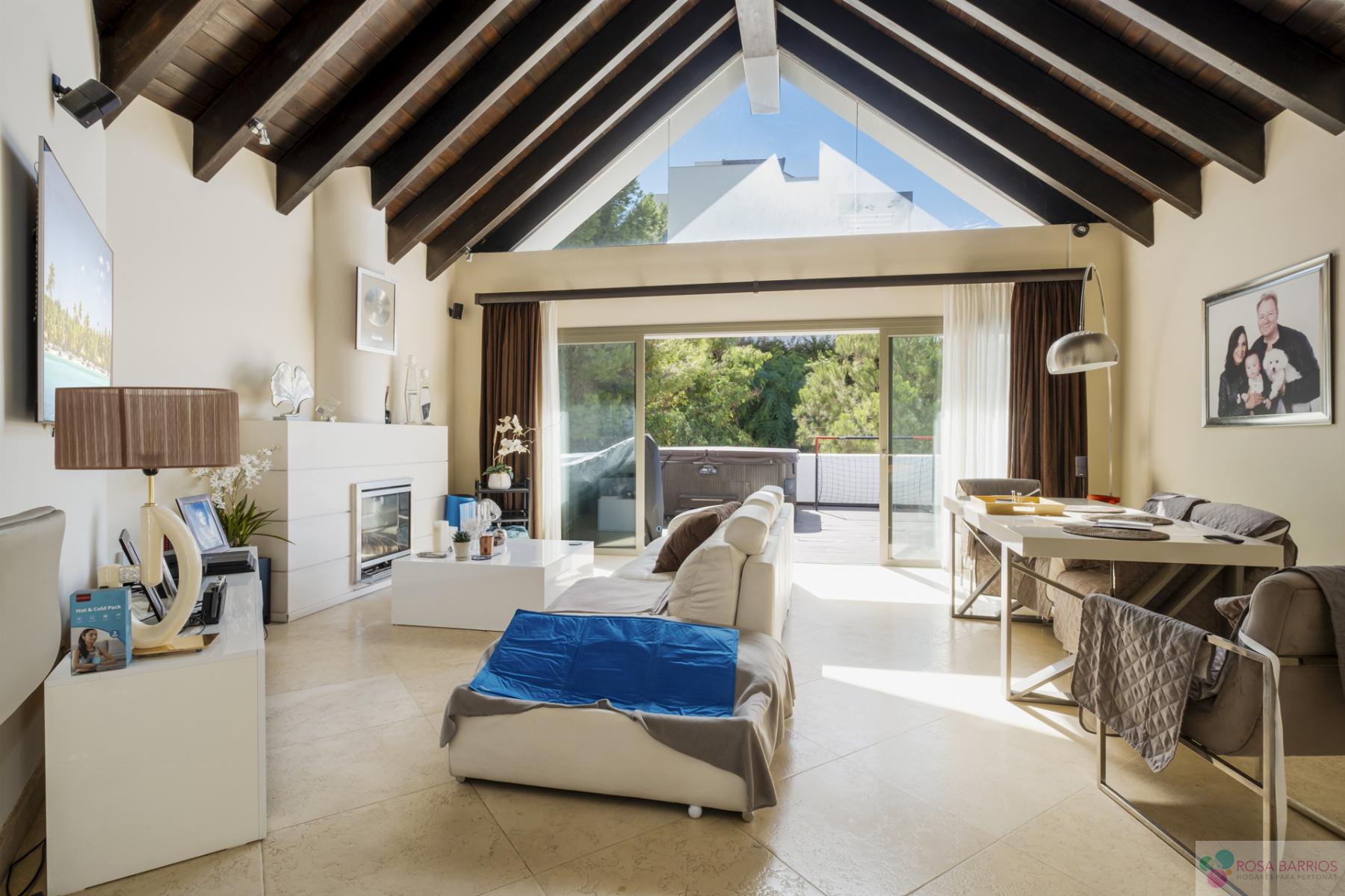 For sale of penthouse in Benahavís