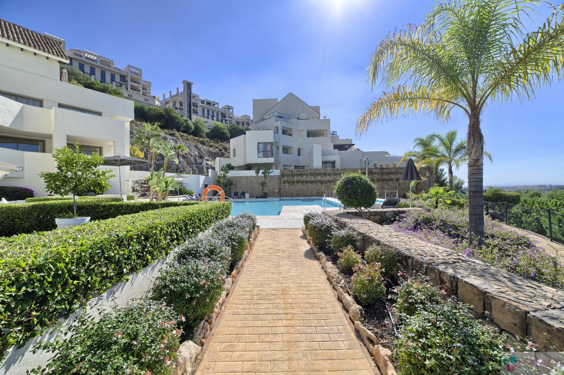 For sale of penthouse in Benahavís