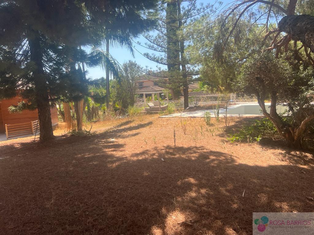 Venta de terreno en Nueva Andalucía