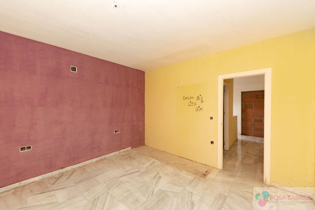 For sale of chalet in Estepona