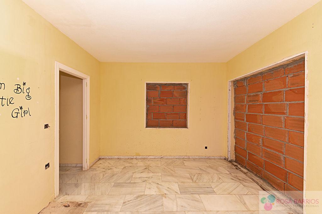 For sale of chalet in Estepona