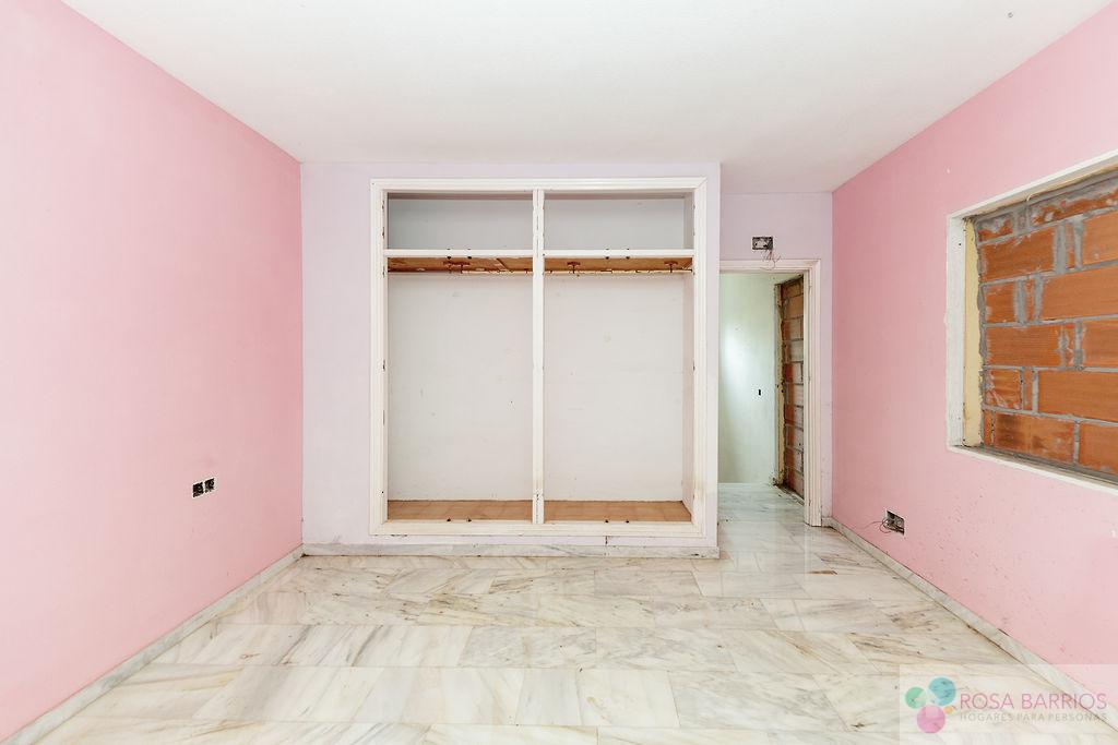 For sale of chalet in Estepona