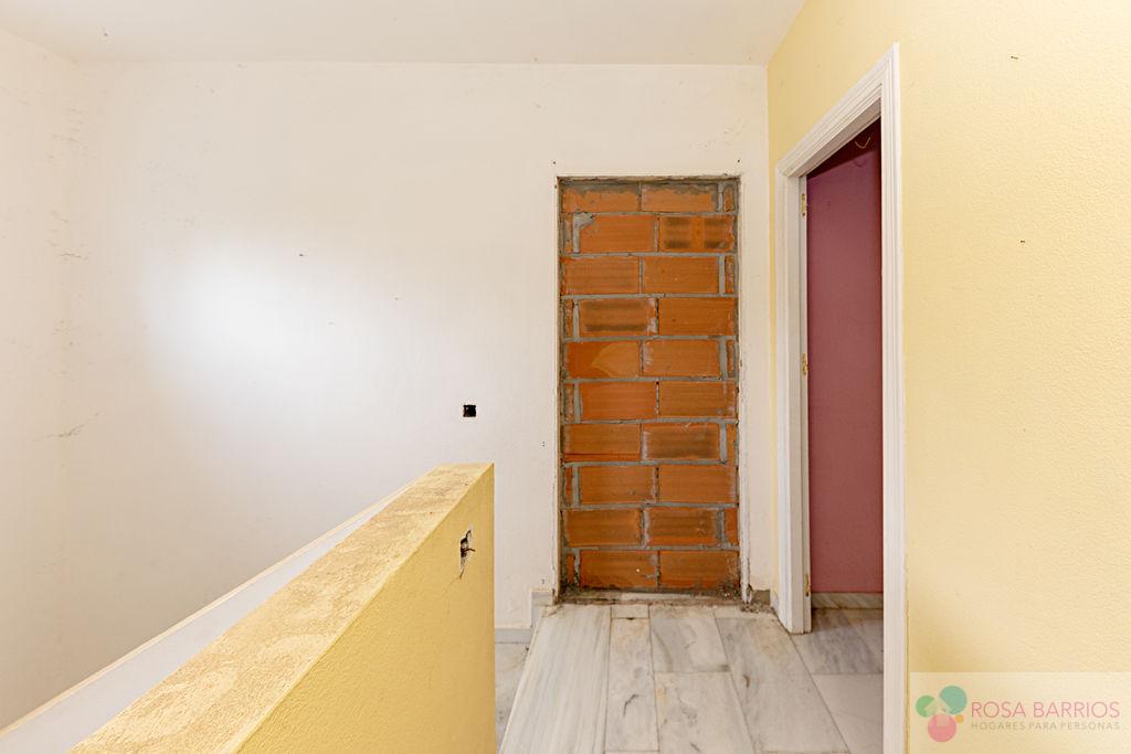 For sale of chalet in Estepona