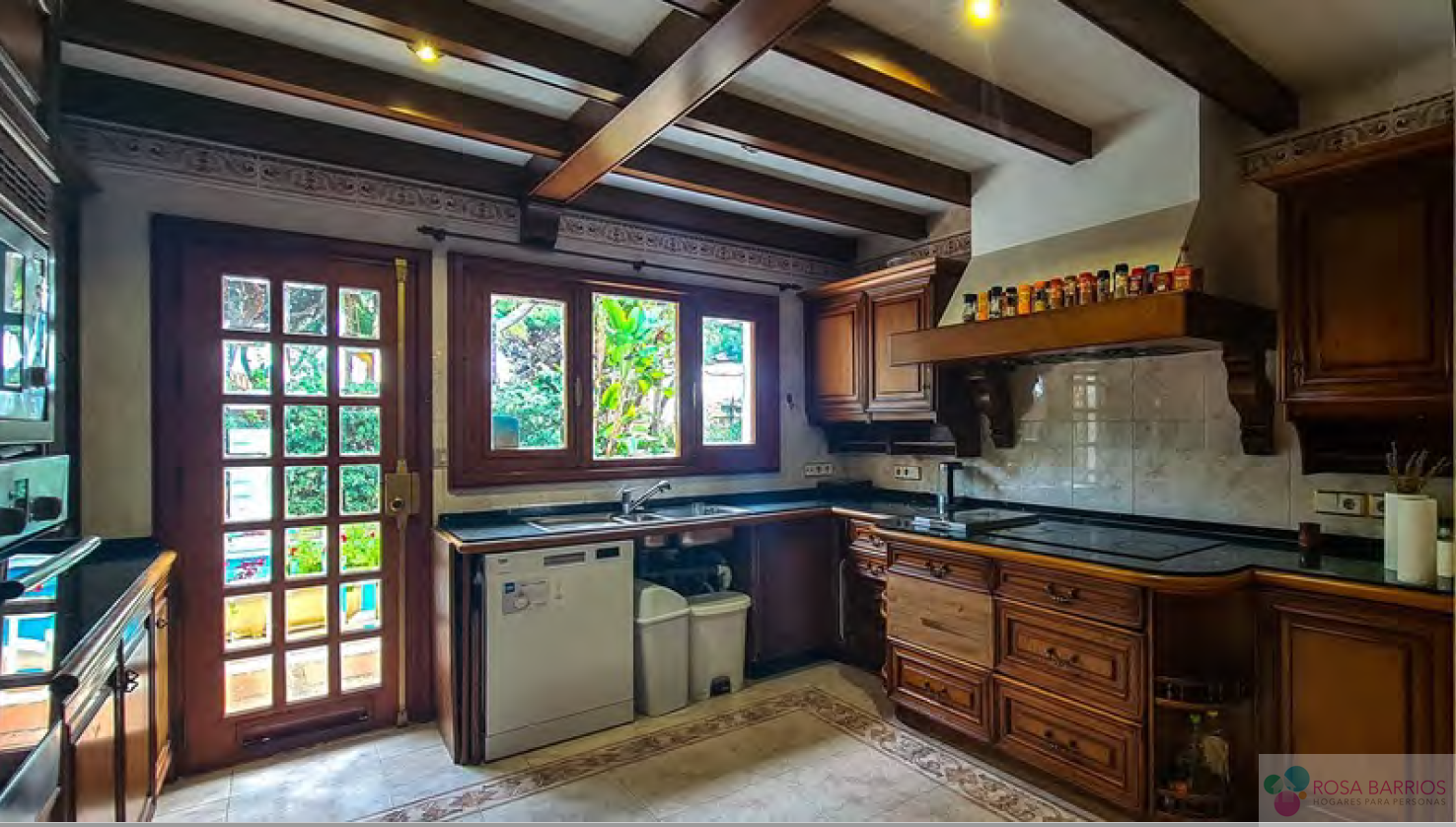 Zu verkaufen von villa in
 Marbella