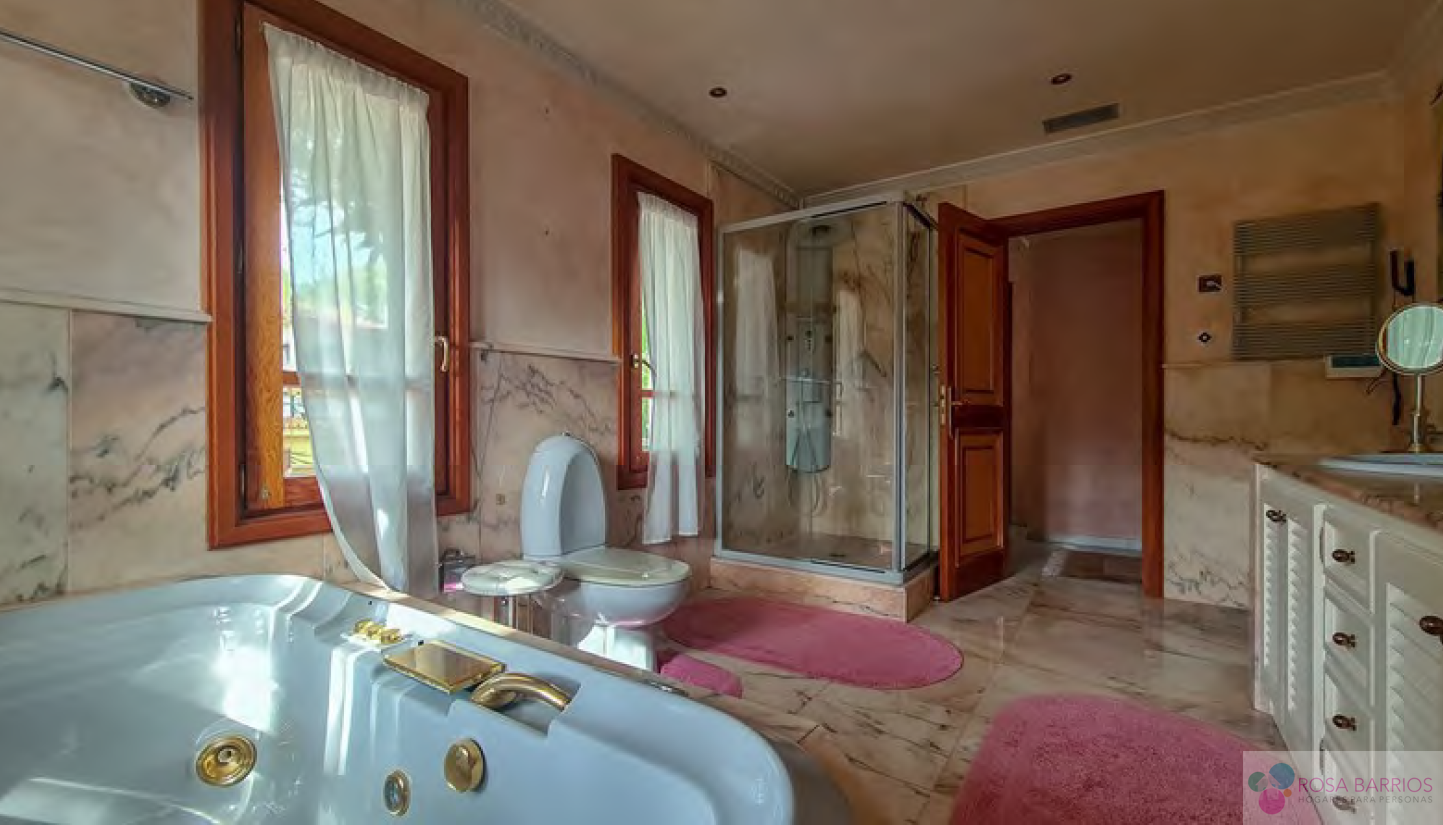 Zu verkaufen von villa in
 Marbella
