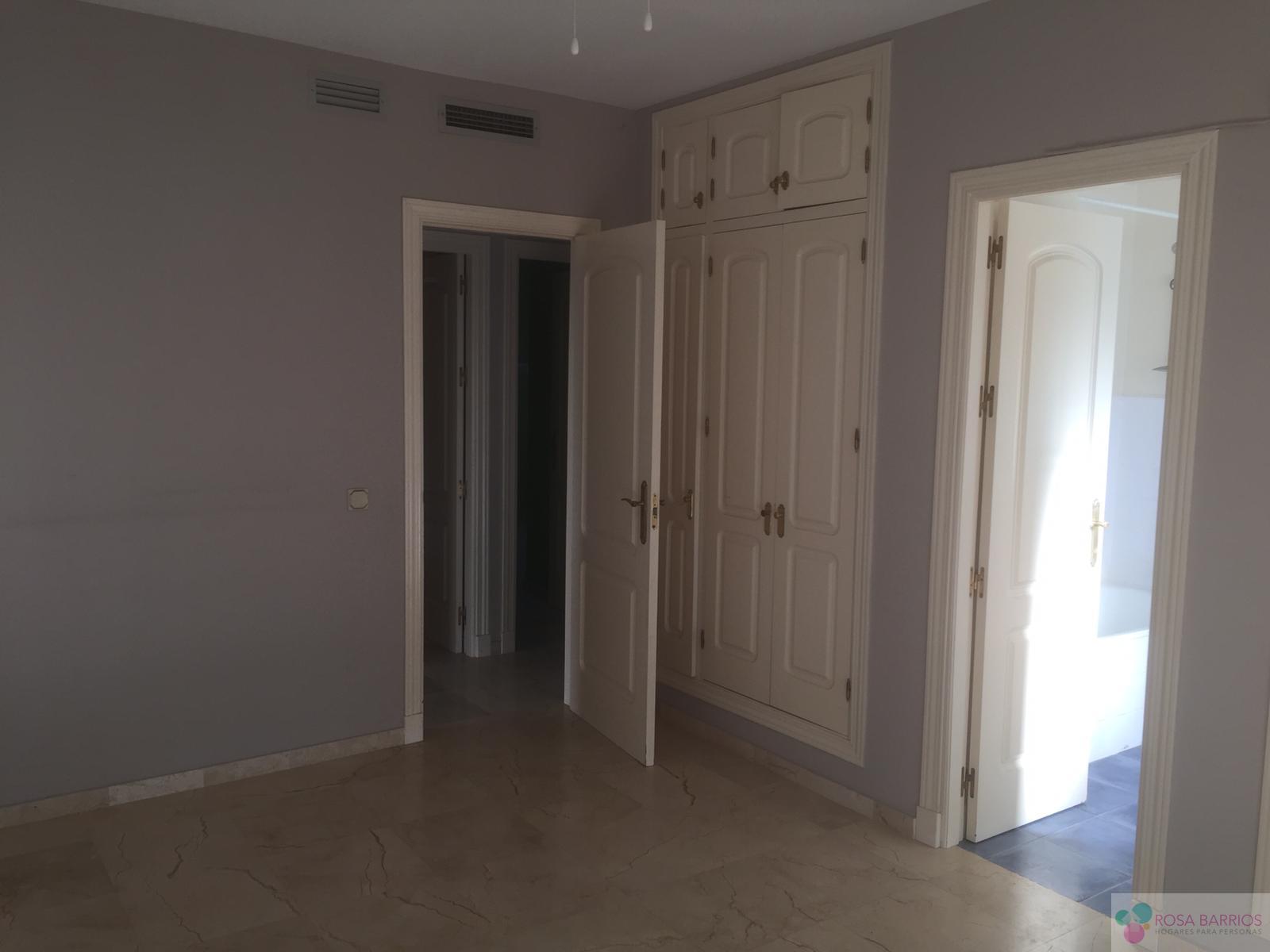 For sale of chalet in Estepona