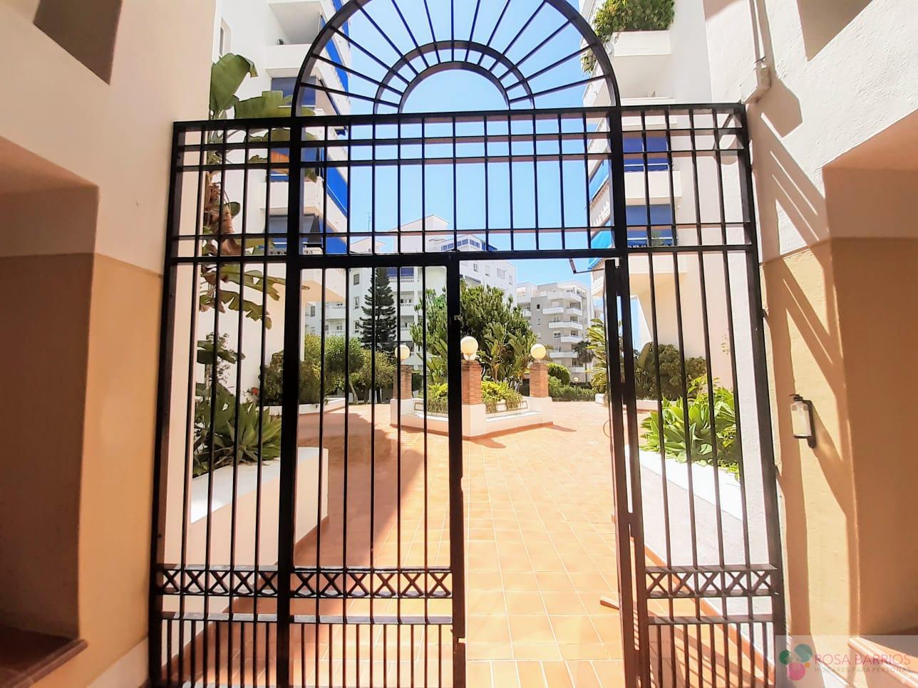 For sale of flat in Nueva Andalucía