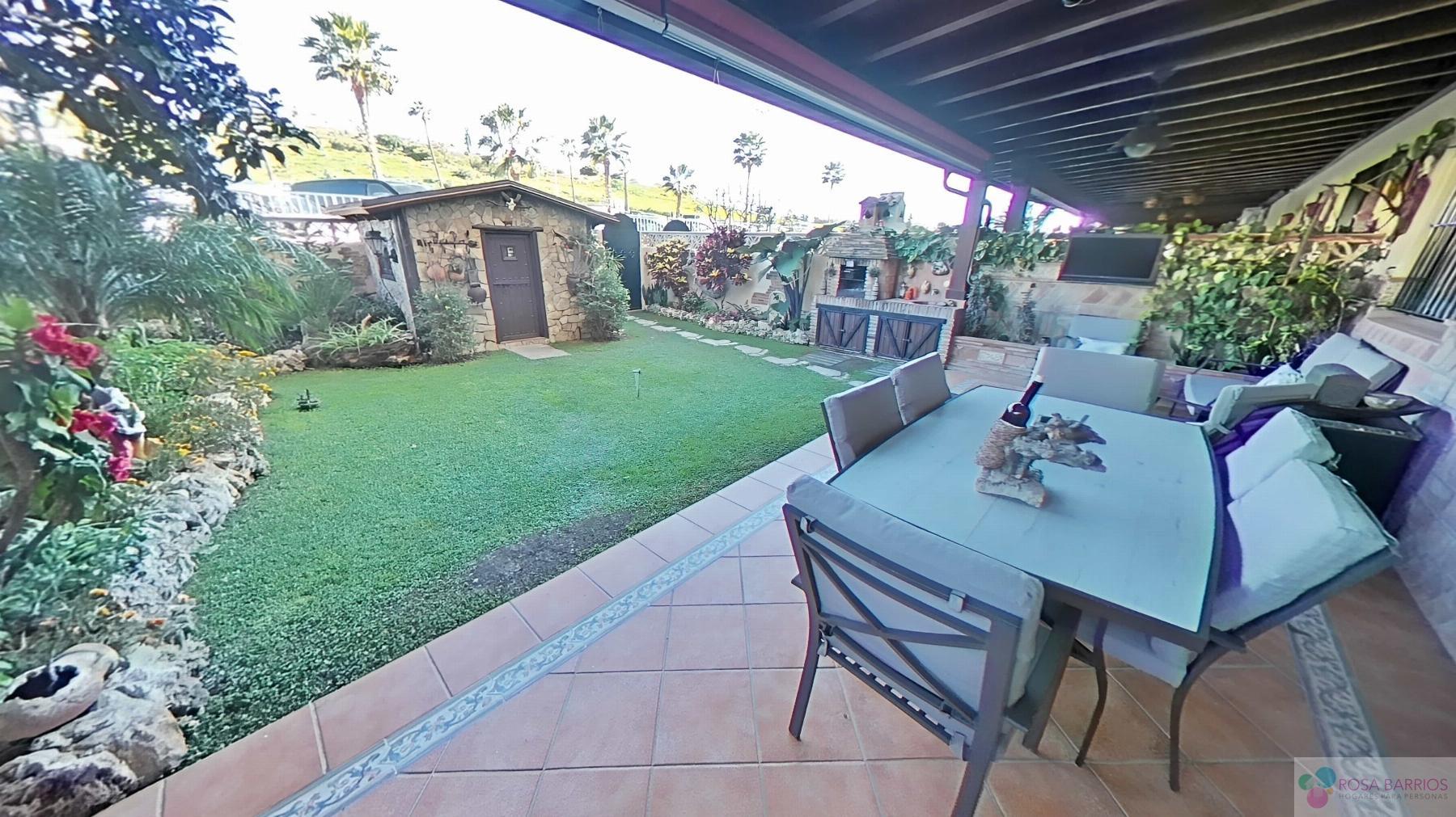 For sale of flat in Nueva Andalucía