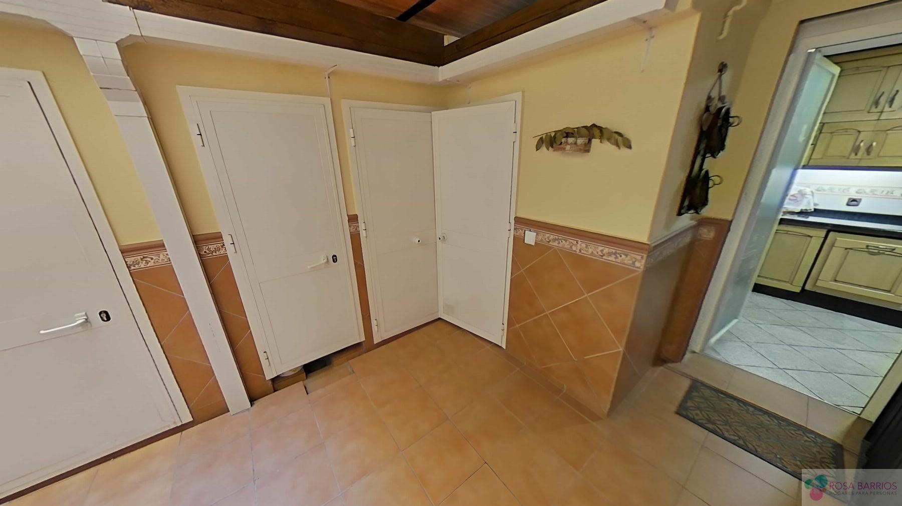 For sale of flat in Nueva Andalucía